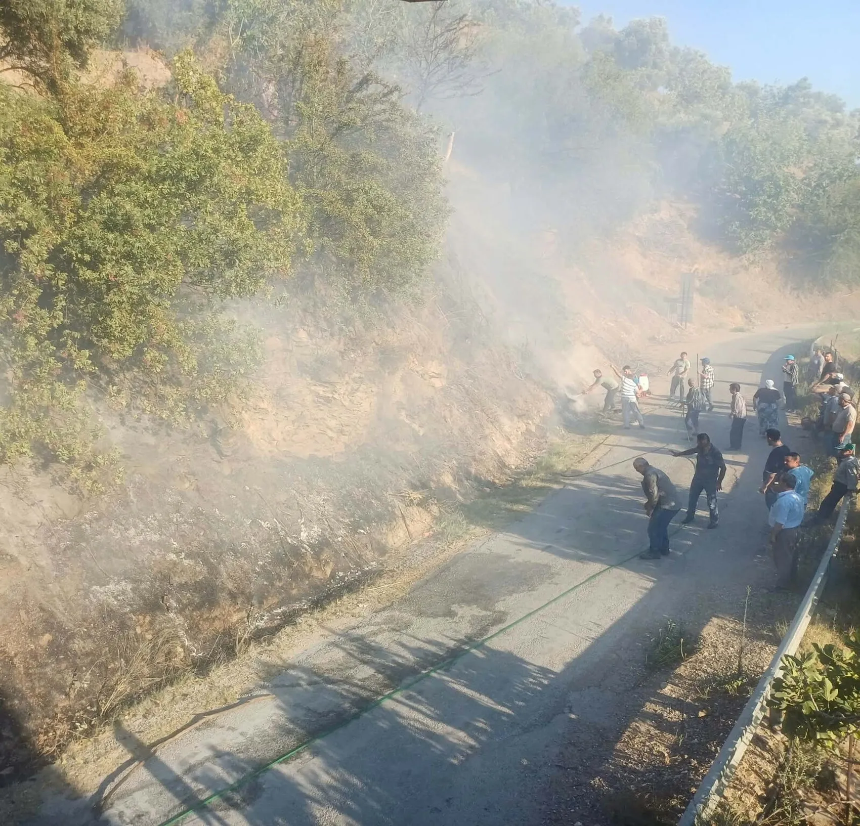 İncirliova'da korku dolu anlar: Kamyonetten sıçrayan alevler mahalleyi alarma geçirdi