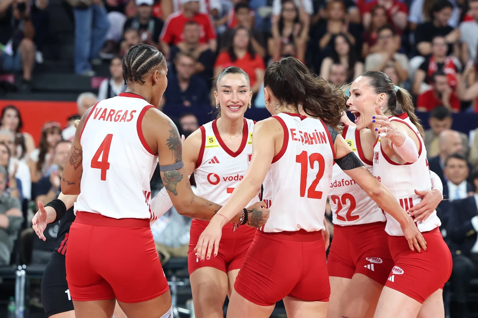 Filenin Sultanları Avrupa'da durdurulamıyor: Yarı finalin adı Sırbistan