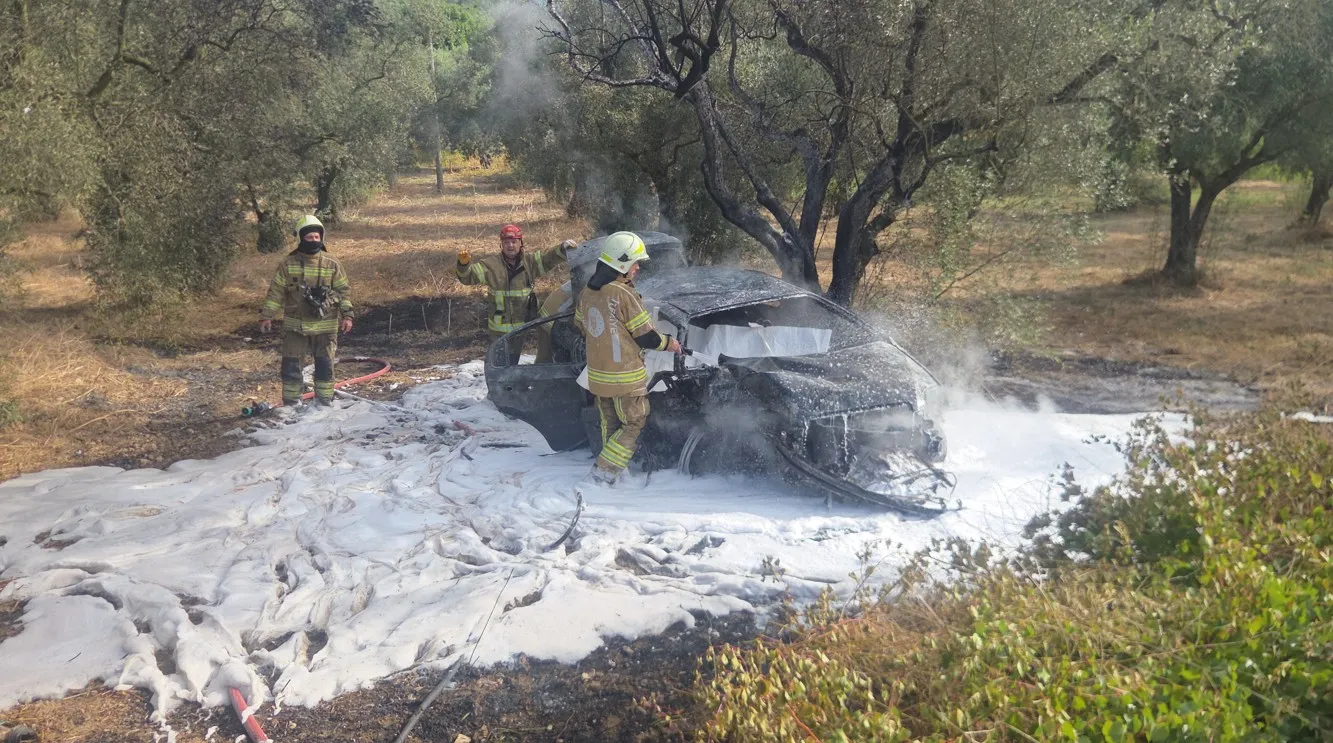 Zeytinlikte can pazarı: Alev alan otomobilden acı haber geldi
