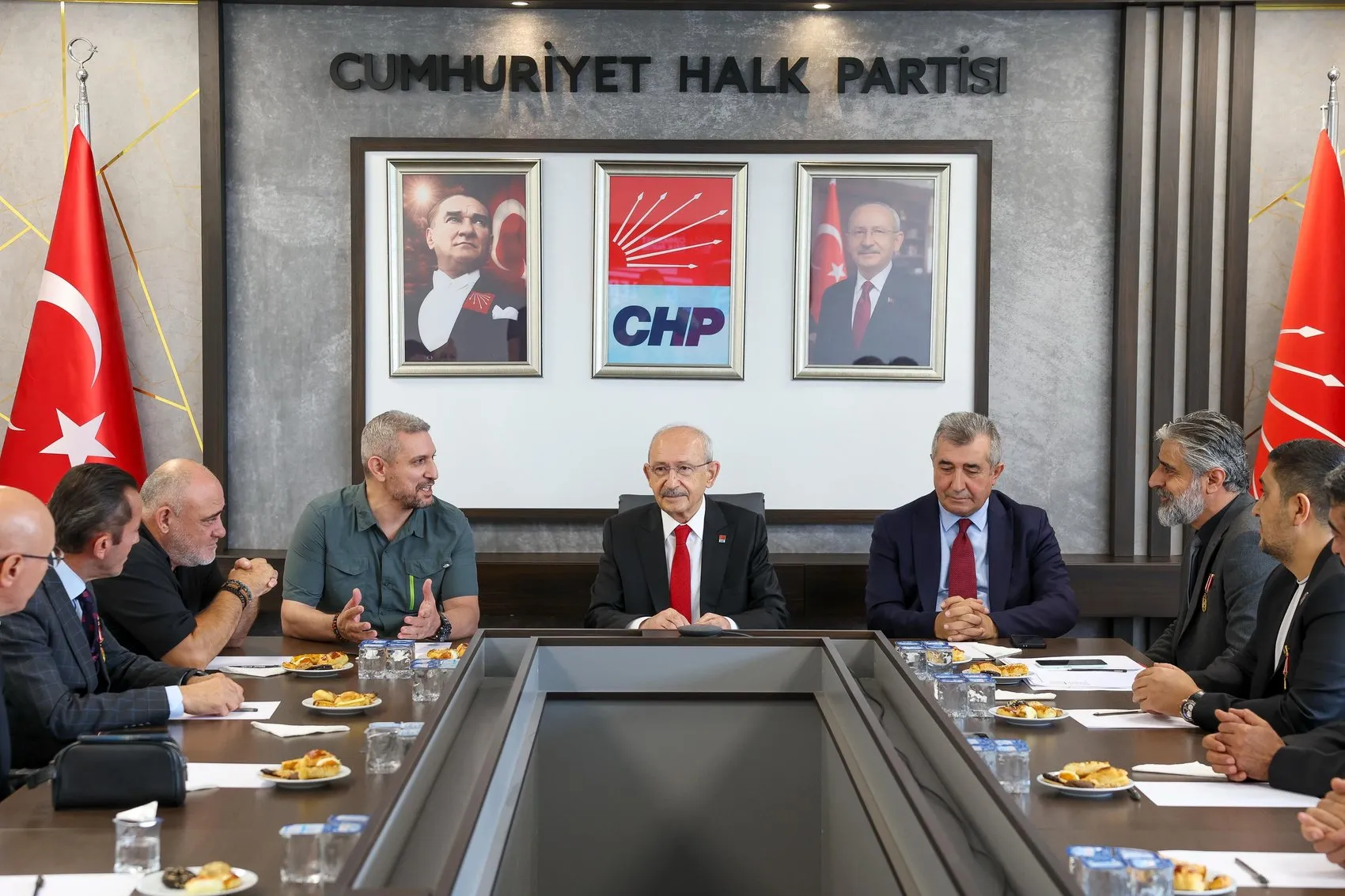 Gazilerin sesi genel merkezde yankılandı: Kılıçdaroğlu ile kritik buluşma