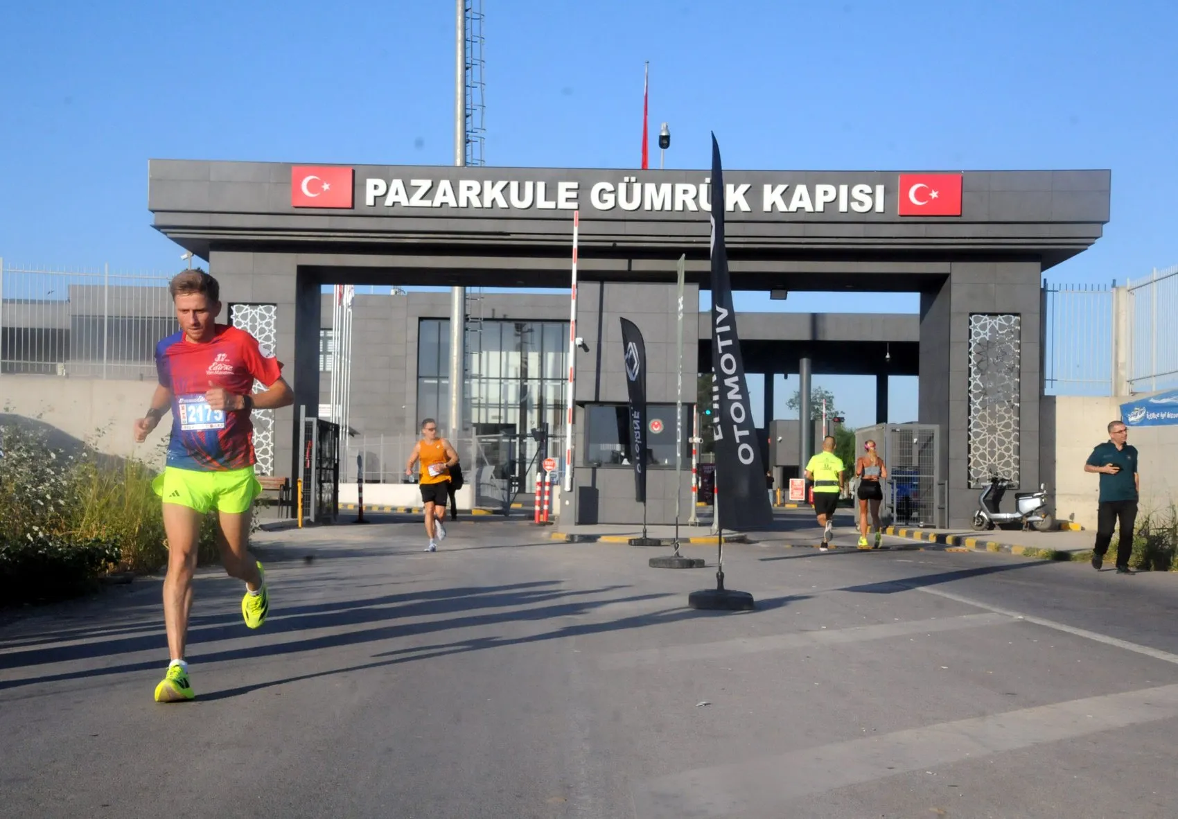 Sınırın sıfır noktasında nefes kesen yarış: 1071 atlet Edirne'de buluştu