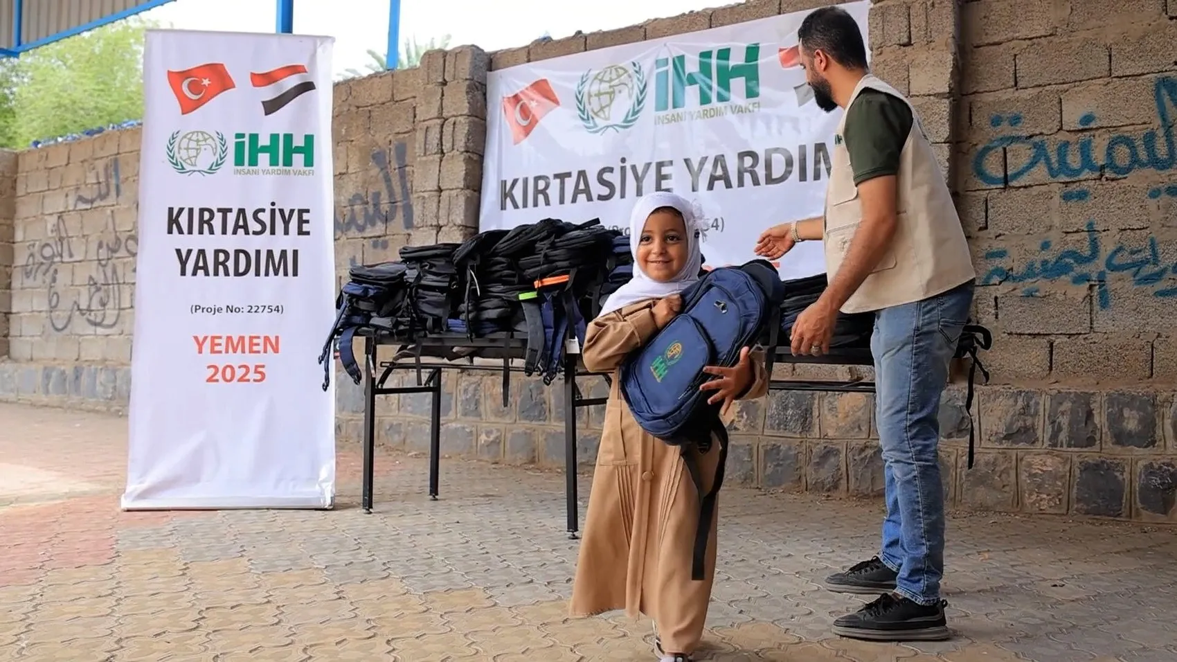 Dünyanın dört bir yanındaki çocukların okul heyecanına İHH dokunuşu