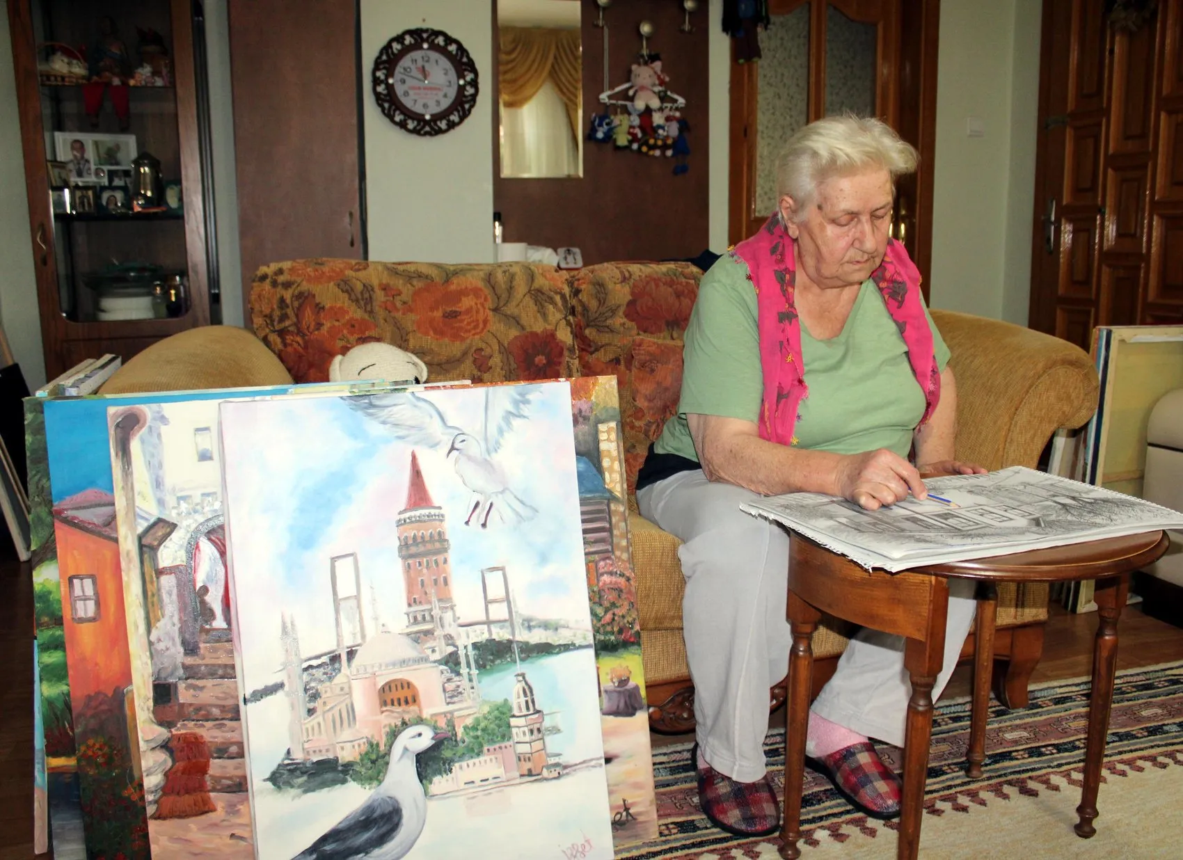 Tuvalin başında geçen 65 yılın ardından: Hayallerini fırçasıyla gerçeğe dönüştürüyor