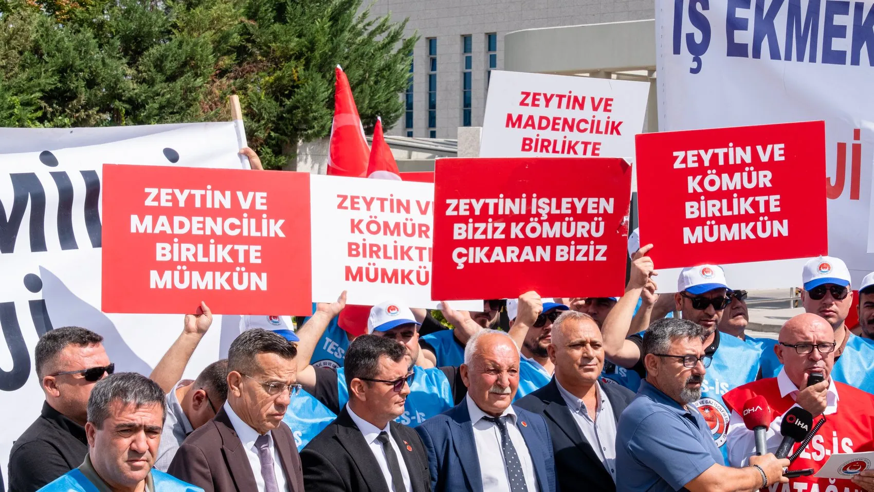 Milaslı işçiler ve muhtarlar Ankara'da: Geleceğimiz için Danıştay'ın kapısındayız