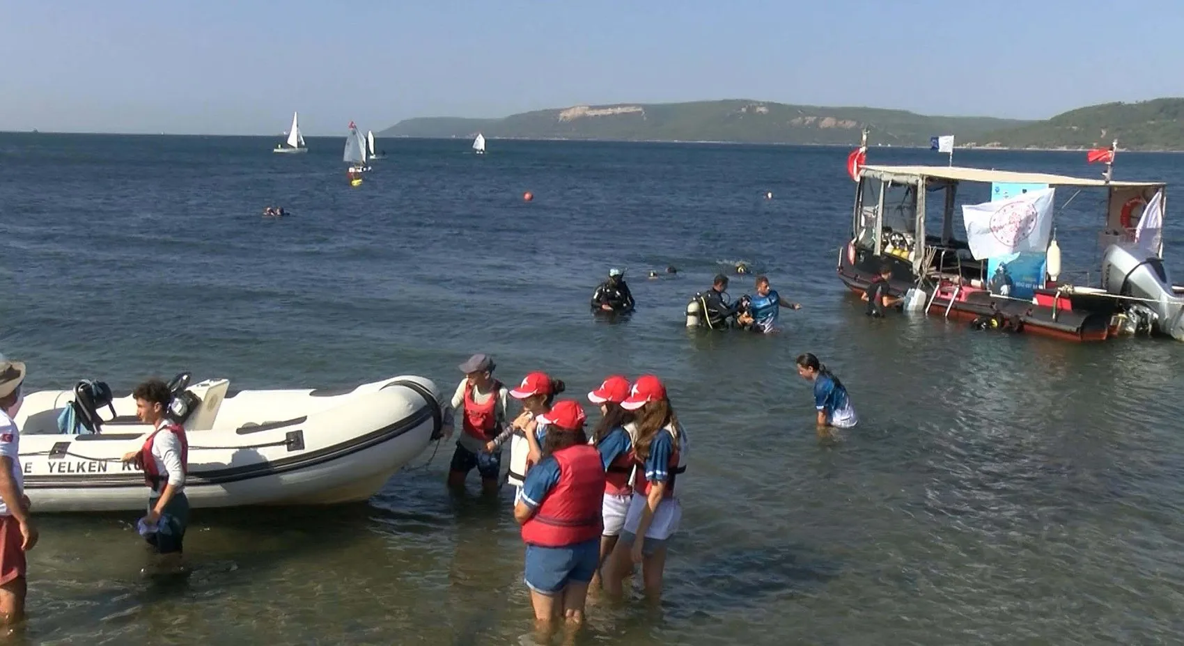 Çanakkale'nin Mavi Derinliklerinde Tarihe Saygı Yolculuğu: Gençler Su Altında Buluştu