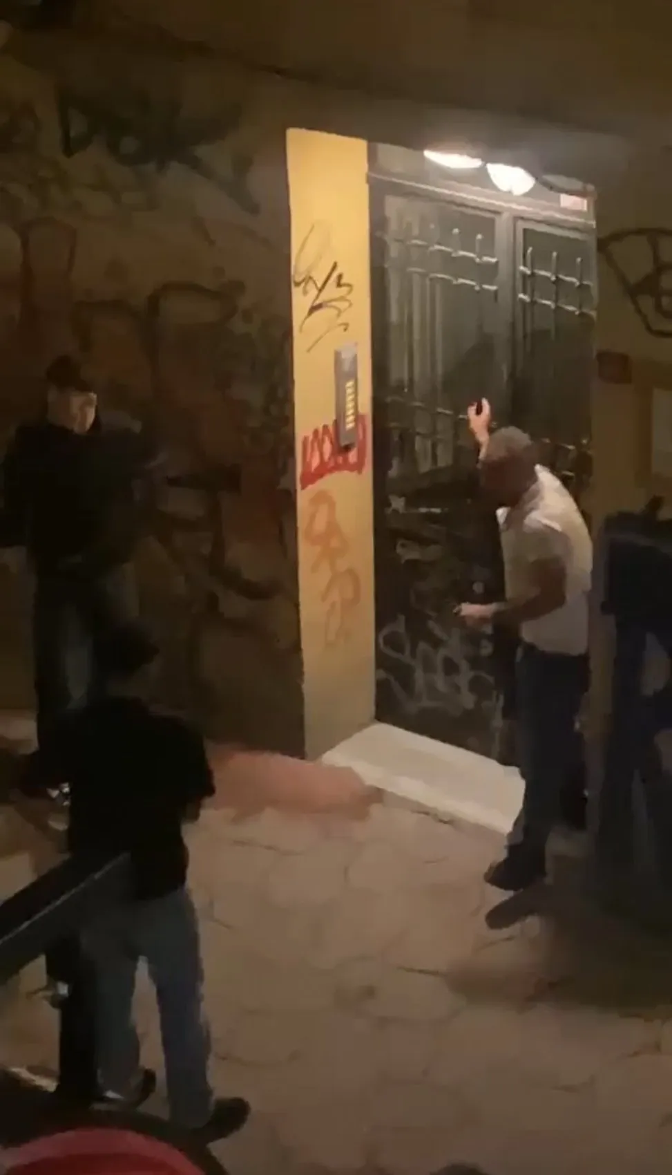 Beyoğlu'nun karanlık sokaklarında dehşet: 21 suç kayıtlı çocuk çete tutuklandı