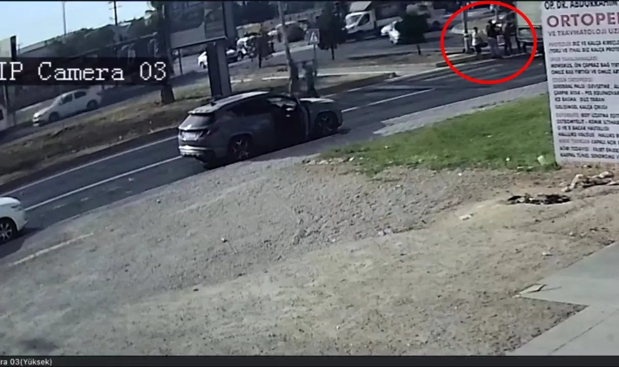 Kızıltepe'de Trafiği Durduran Dayanışma: Yola Saçılan Ürünleri Sürücüler Birlikte Topladı