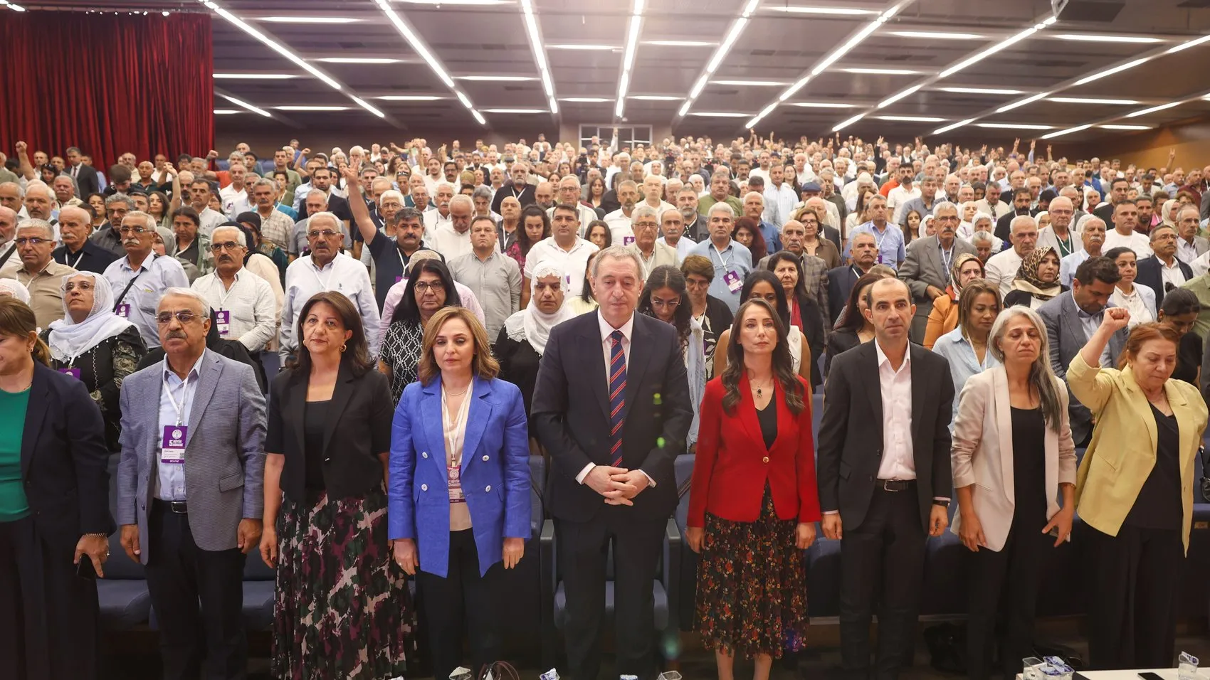 DEM Parti'de güven tazeleme dönemi: Hatimoğulları ve Bakırhan ile yola devam kararı