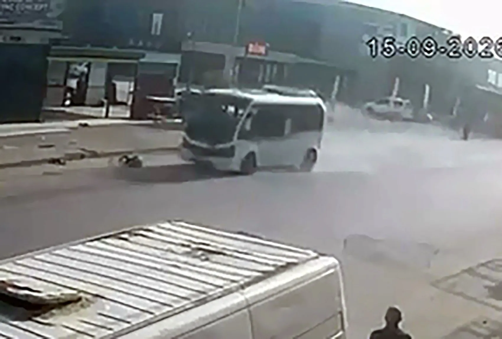 Adana'da dehşet anları: Minibüsün çarptığı çocuk için yaşam mücadelesi