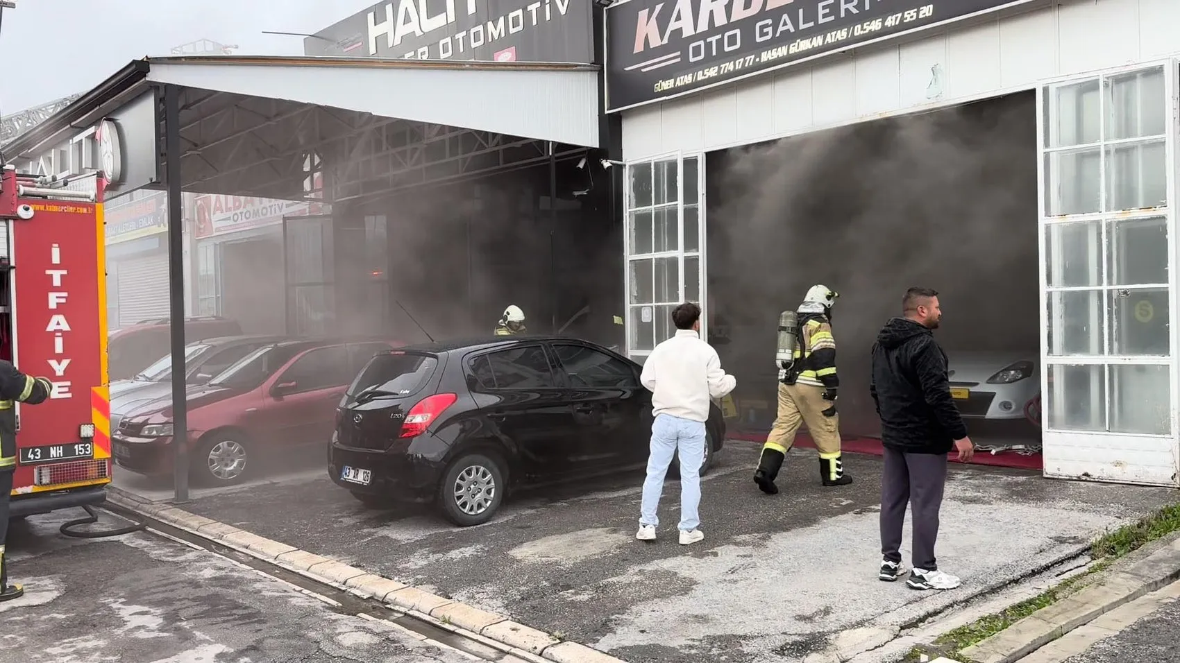 Kütahya'da Galericiler Sitesi'nde korkutan dumanlar: İki iş yeri etkilendi