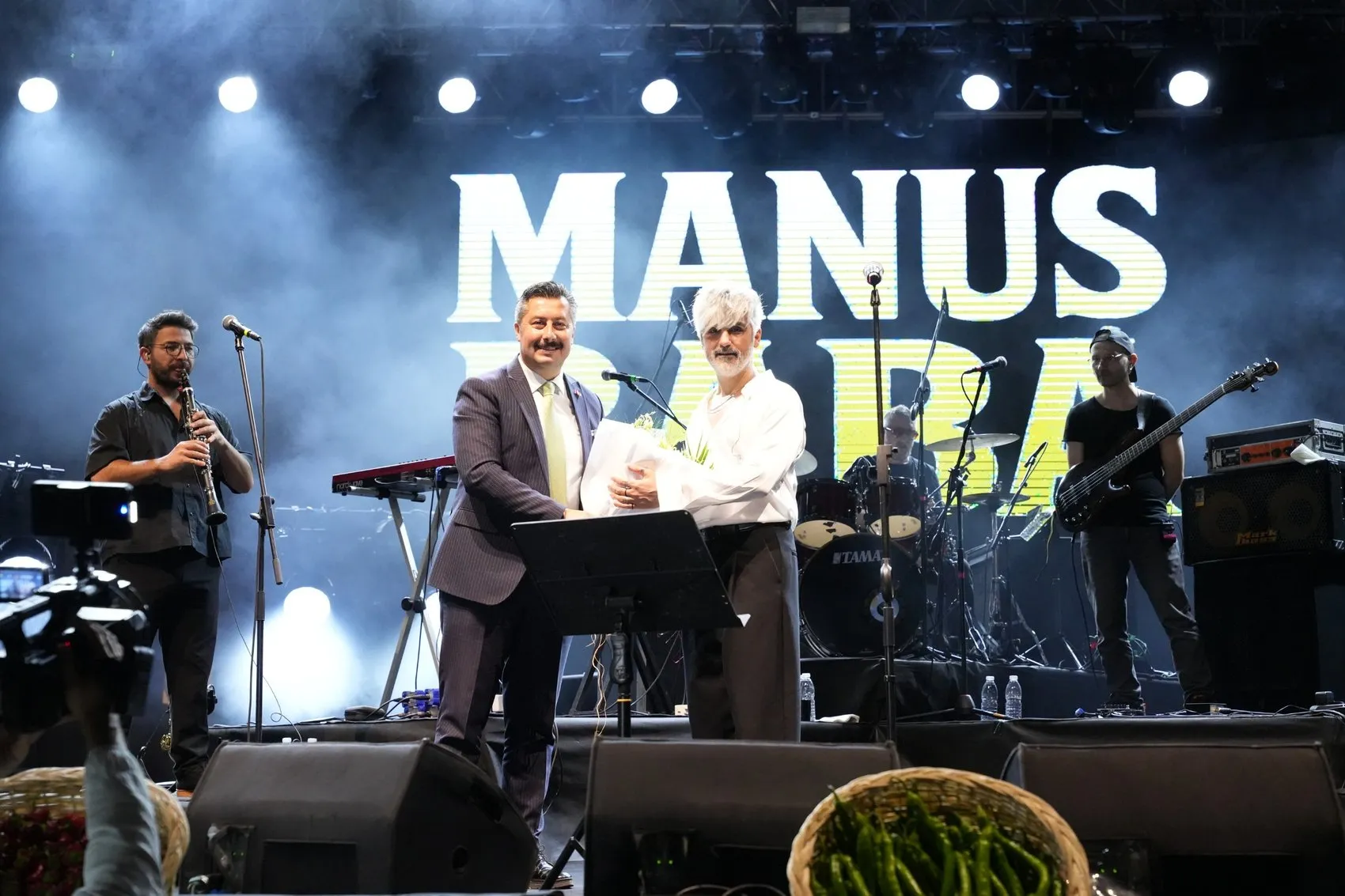 Yenişehir'de Altın Biber Rüzgarı: Manuş Baba ile Müzik Ziyafeti