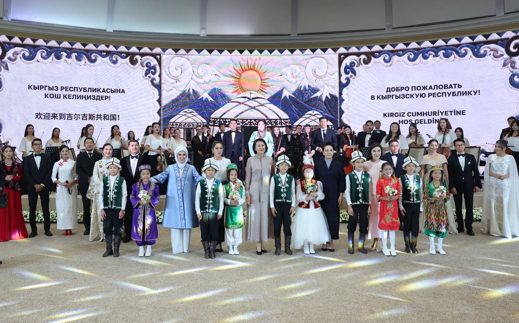 Bişkek'te kültürel buluşma: Emine Erdoğan Kırgızistan'ın geleneksel mirasını yakından inceledi