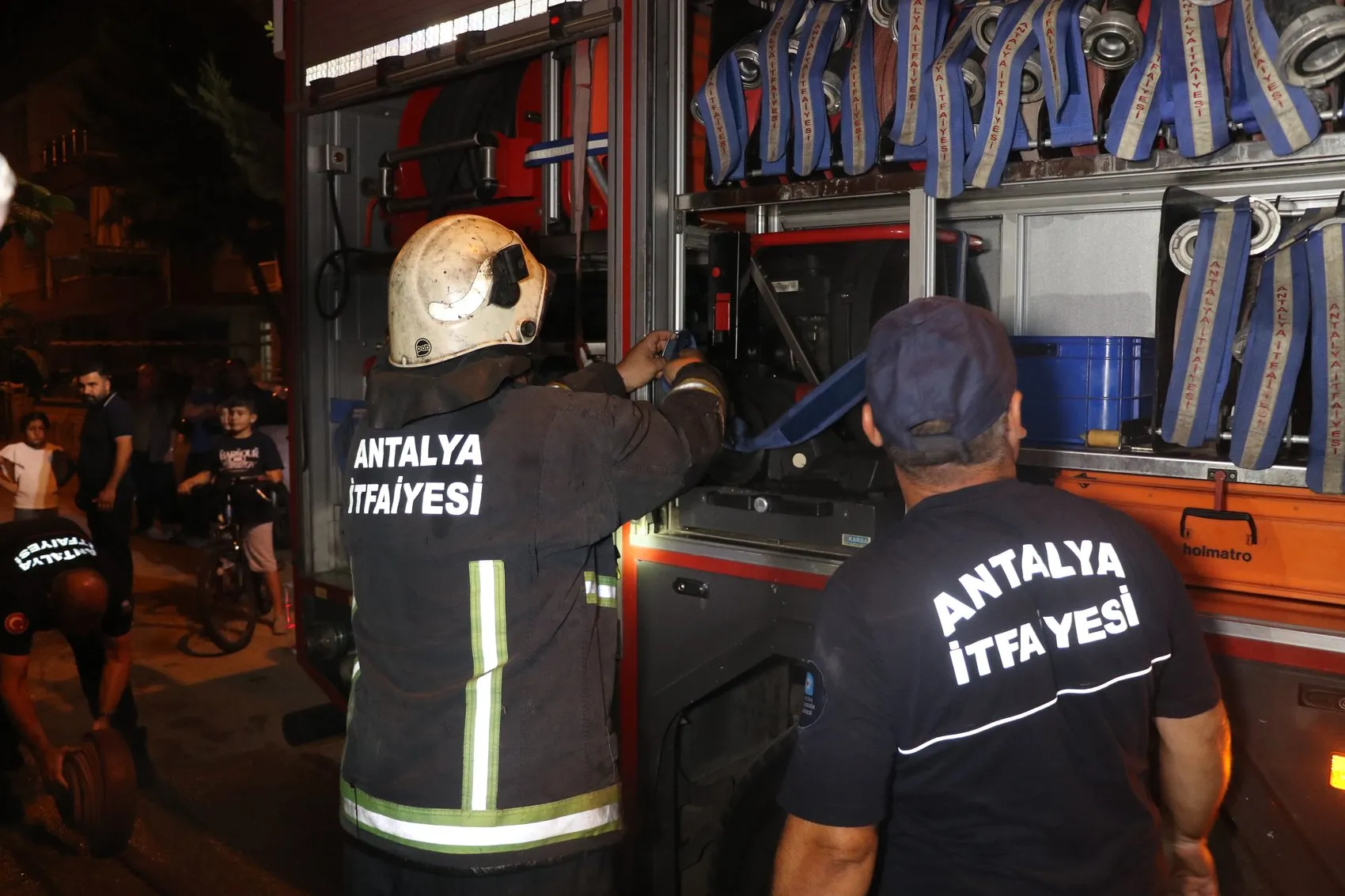 Kayıp evladını ararken evi küle döndü: İstanbul'dayken gelen acı haberle sarsıldı