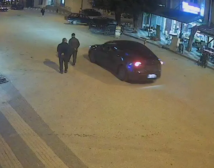 Mengen'de sokak ortasında dehşet anları: Laf atma kavgası kanlı bitti