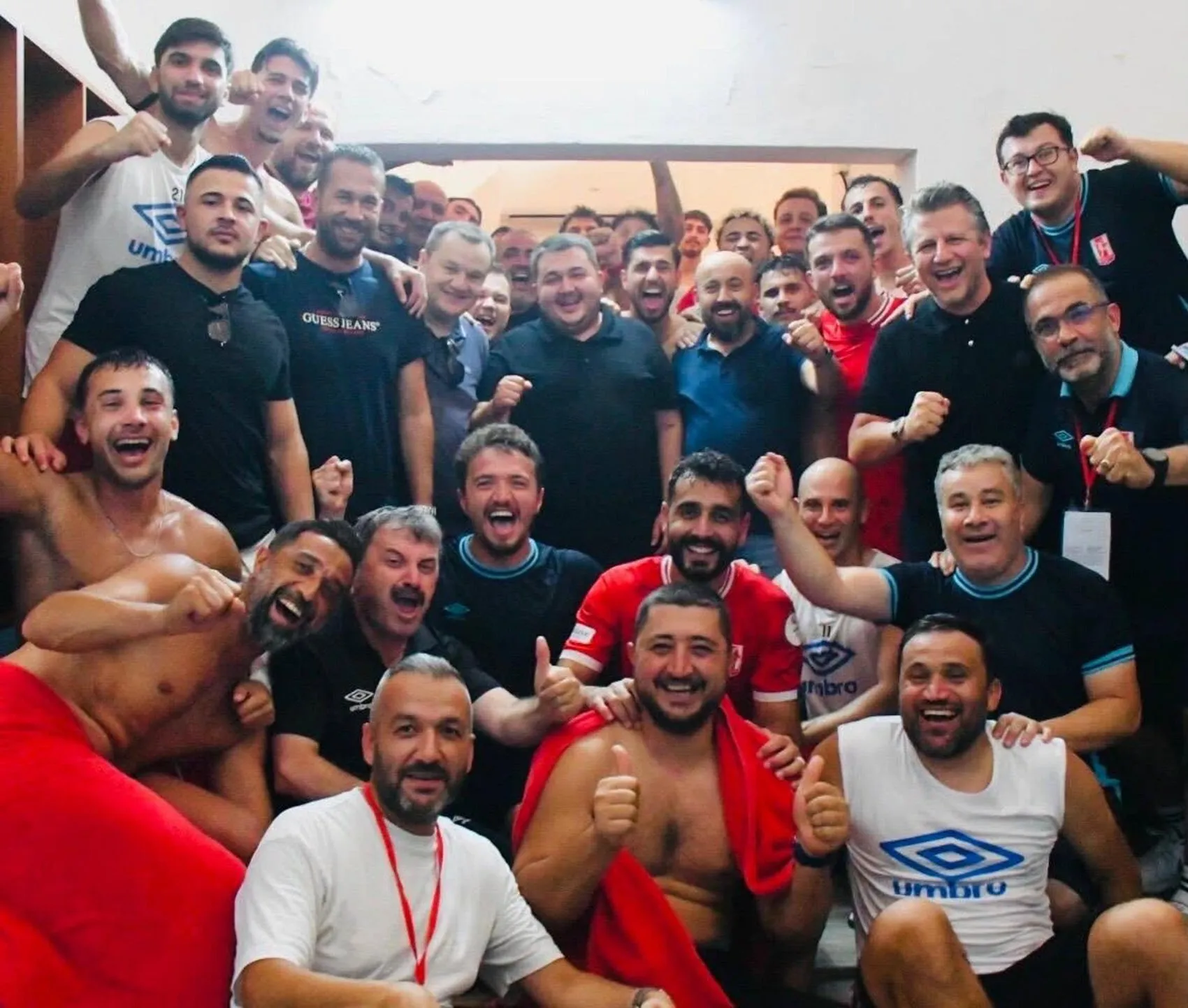 Balıkesirspor'da Emre Gemici fırtınası: Zirve yolunda rakiplerine gözdağı verdiler