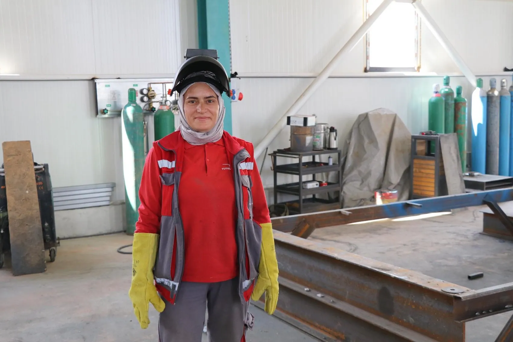 Erkek egemen sektörde 30 yıllık bir ustalık hikayesi: Kaynak kıvılcımları arasında bir kadın