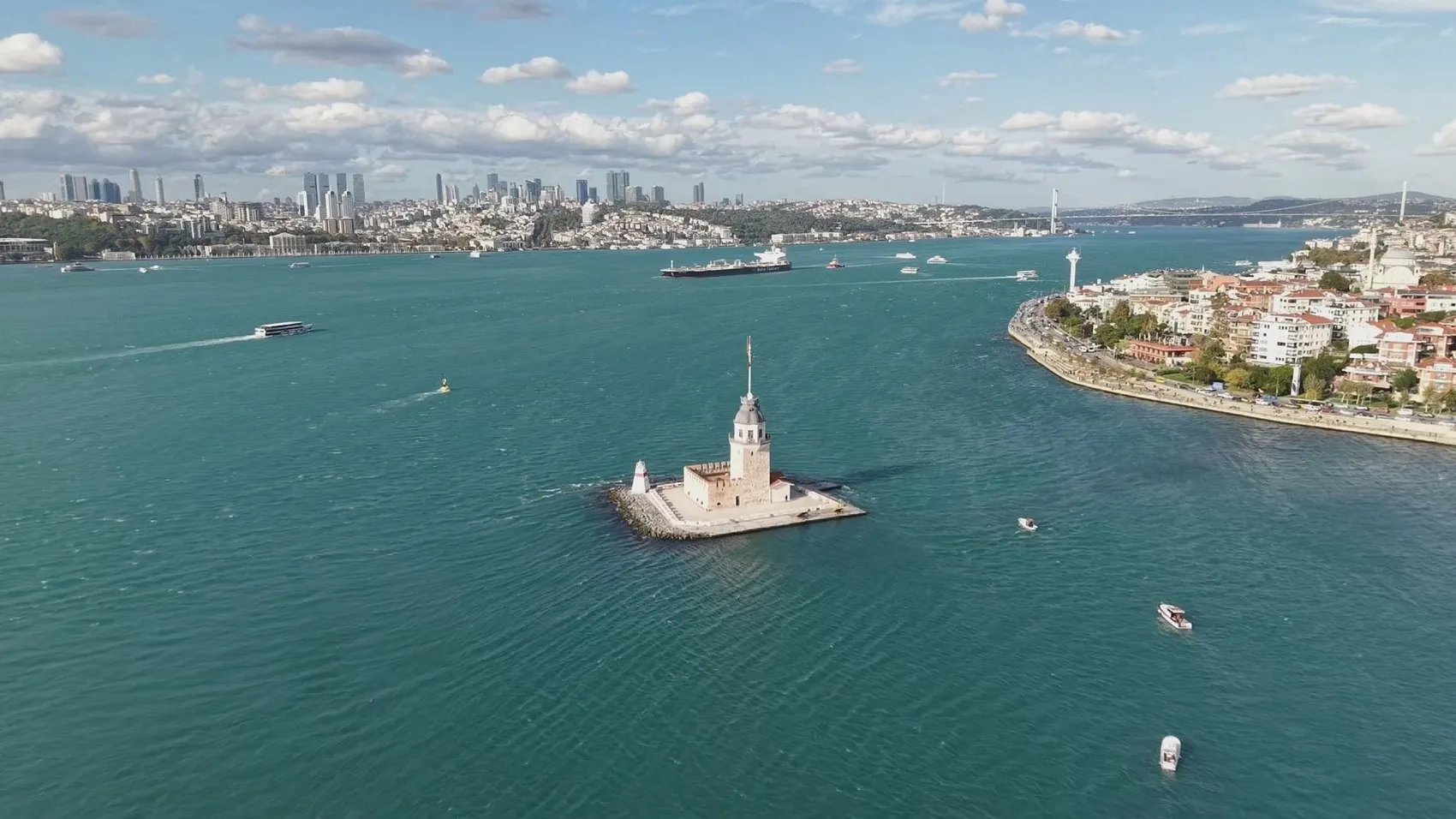 İstanbul Boğazı'nda kartpostallık değişim: Üç günlük yağışın ardından gelen büyüleyici manzara