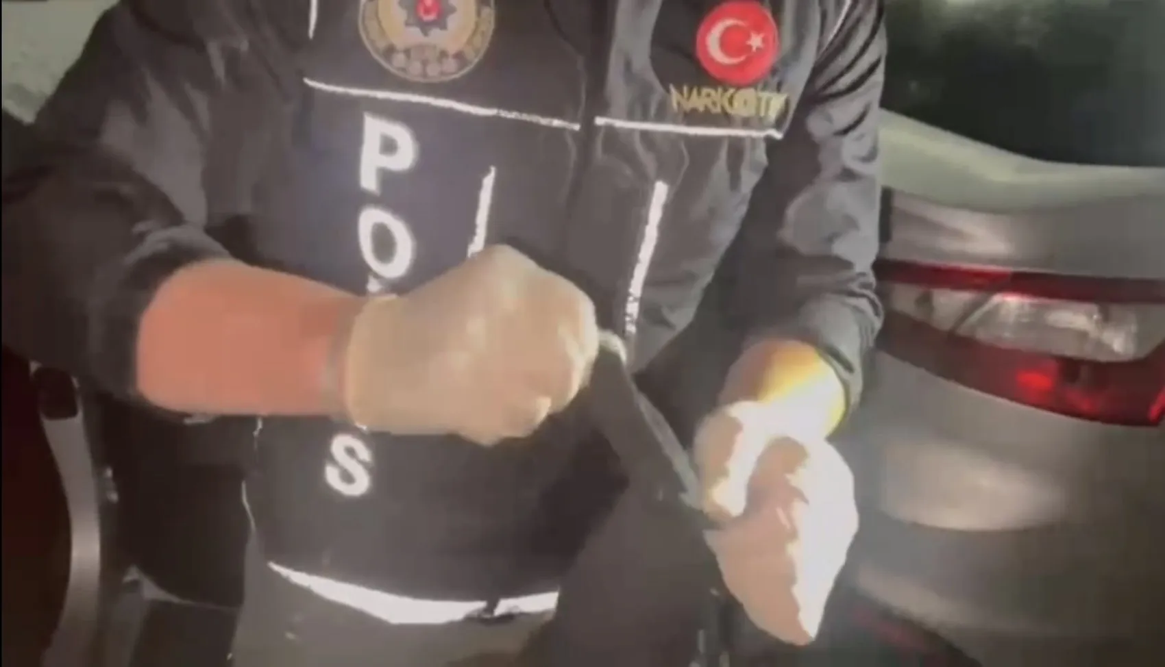 Sakarya'da zehir tacirlerine büyük darbe: Tonlarca bonzaiye dönüşebilecek hammadde yakalandı