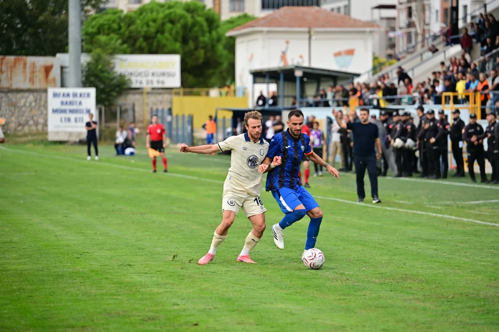 Karacabey'de kırmızı kart şoku: Ankaragücü deplasmanda farklı kazandı
