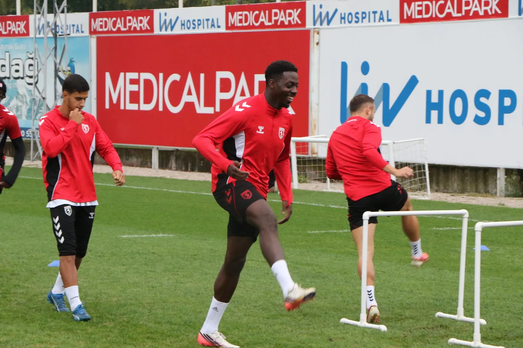 Samsunsporlu Elliot Watt'ın Samsun'da yeni hayatı: Türkçe öğreniyor, ailesiyle kök salıyor