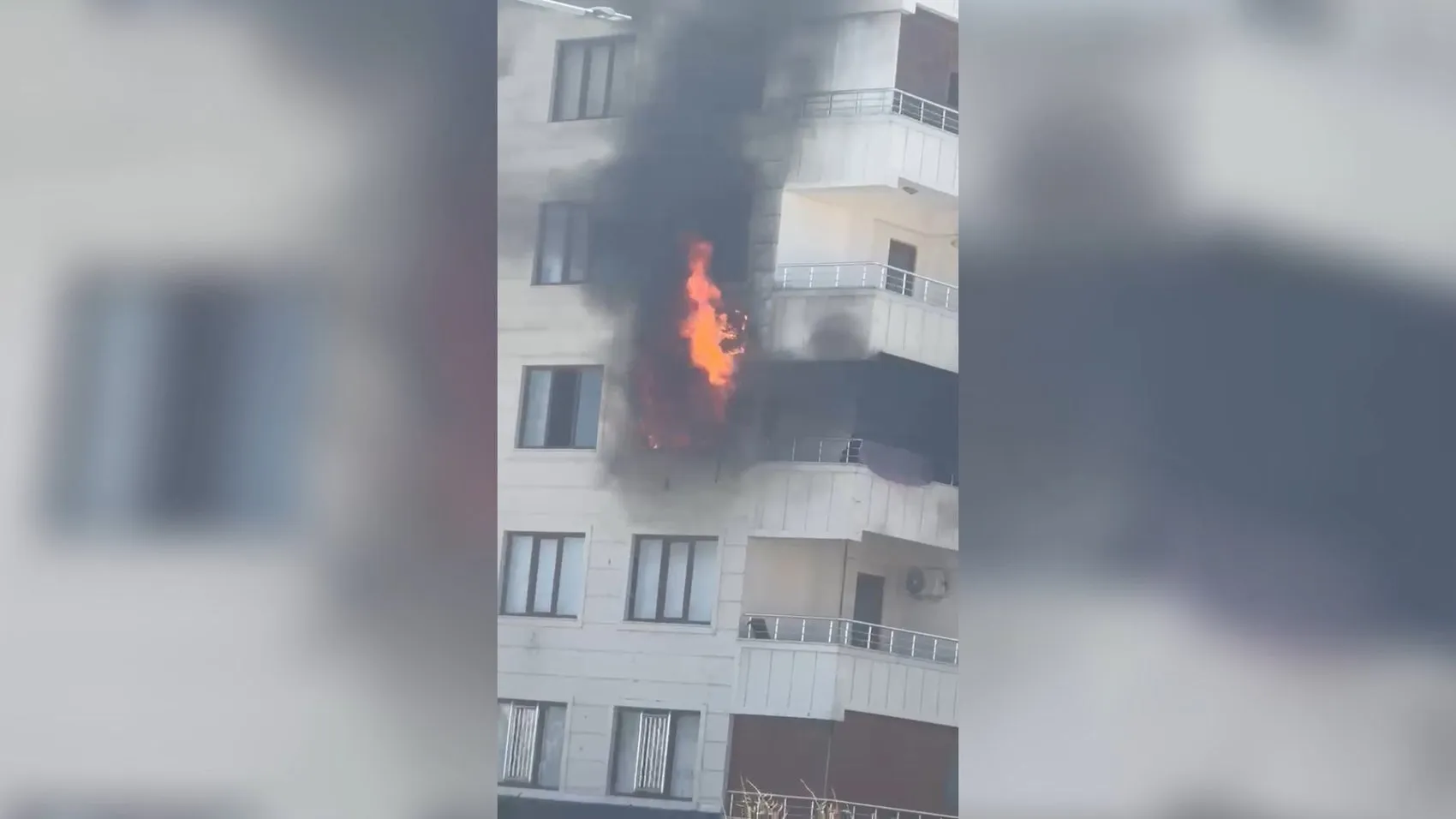Şanlıurfa'da korku dolu anlar: 8 katlı binada yükselen alevler paniğe yol açtı