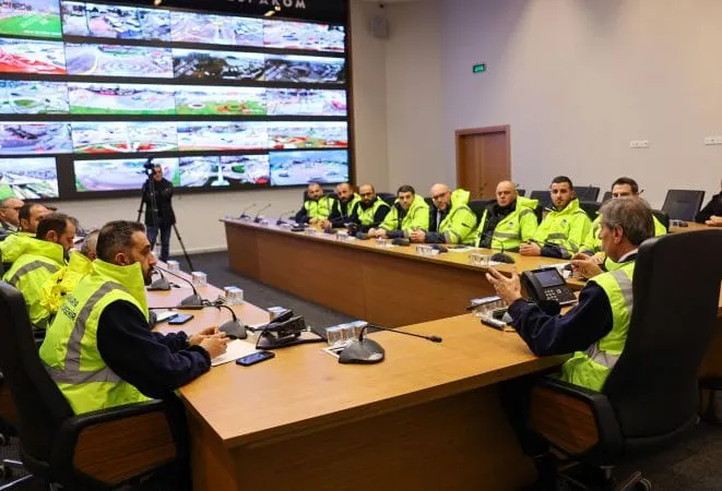 Sakarya'da on yılın en şiddetli yağışı: Şehir merkezinde hayat felç oldu