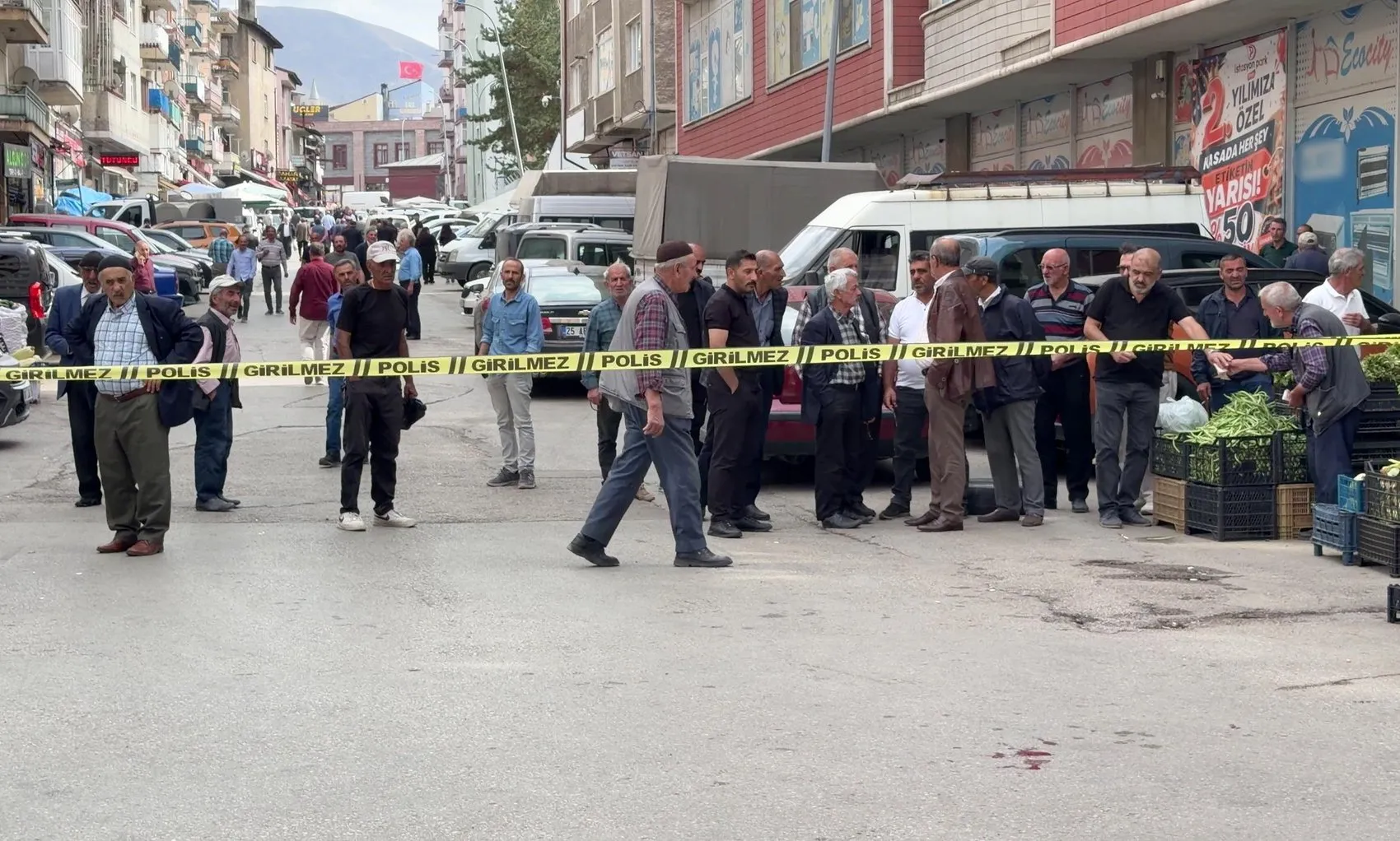 Erzurum'da dehşet anları: Bıçaklı saldırgana kurşun yağdırdı