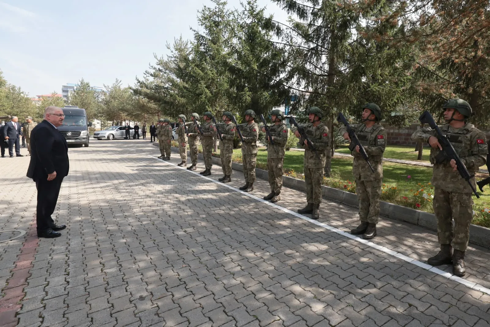 Bakan Güler'in Kars Mesaisi: Sınır Hattında Kritik Temaslar