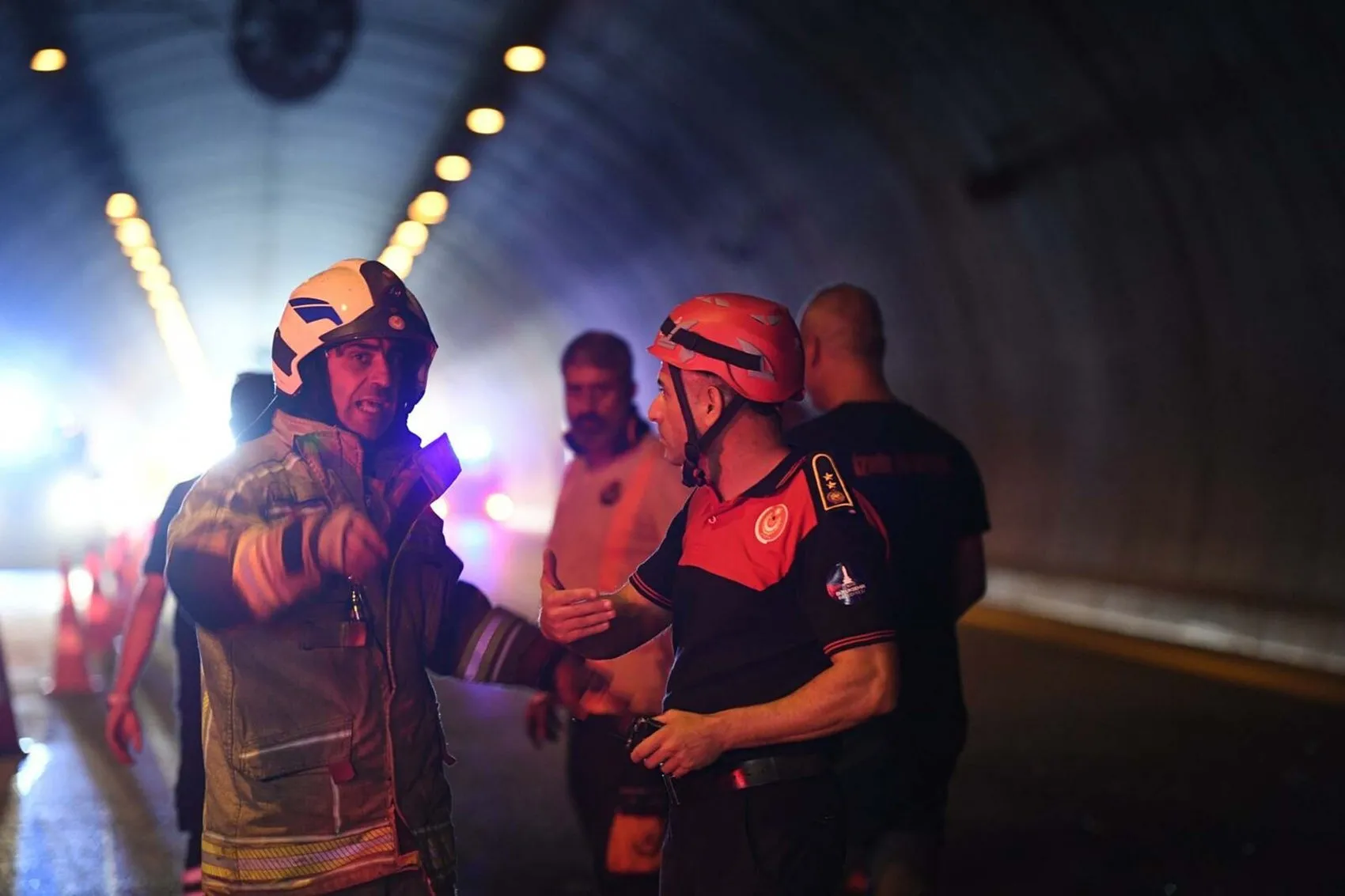 İzmir trafiğinde korku dolu anlar: Tünel içinde alevlere teslim oldu