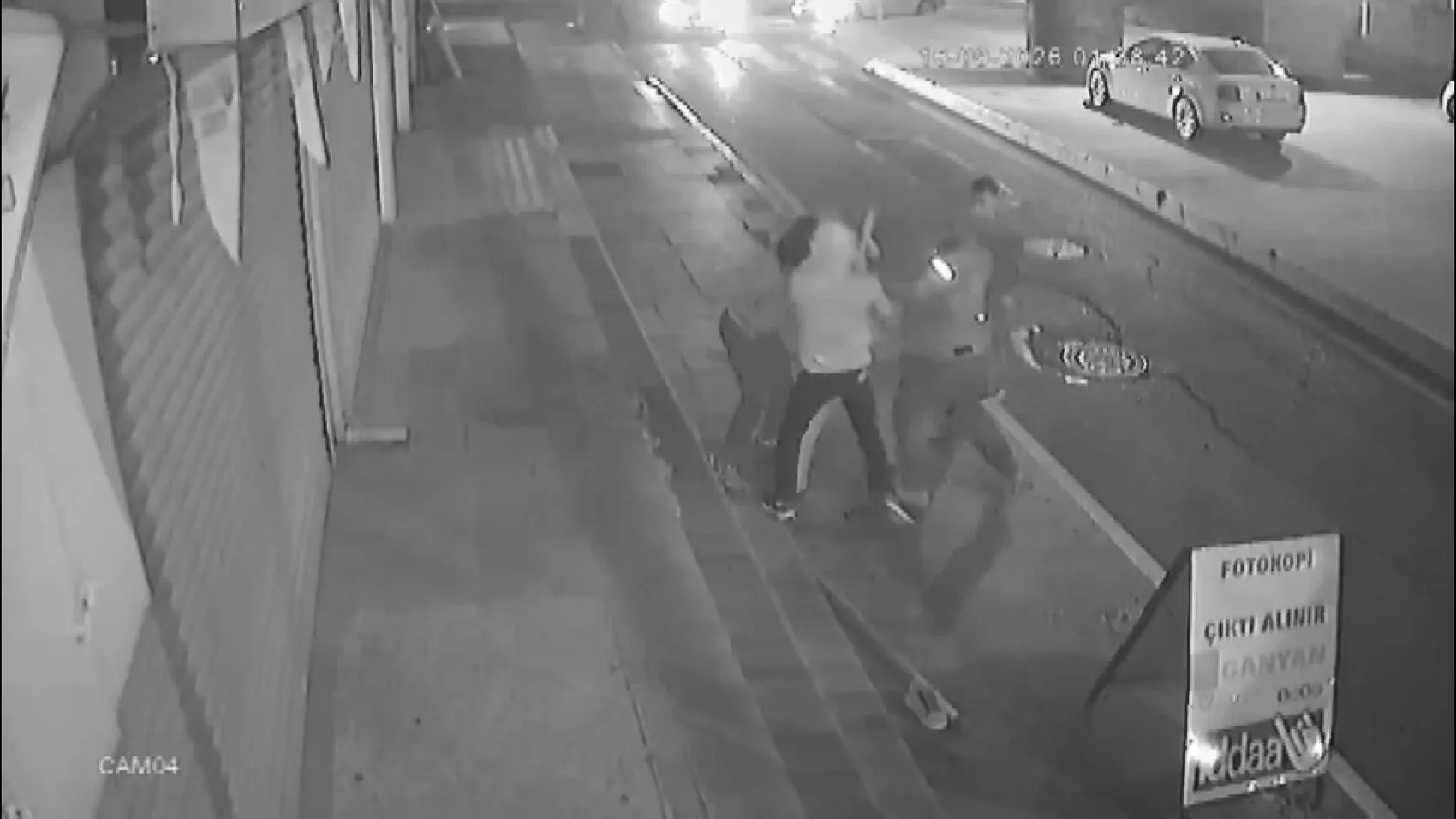 Bayrampaşa'da aile içi hesaplaşma kanlı bitti: Çekiçli ve sopalı dehşet kamerada
