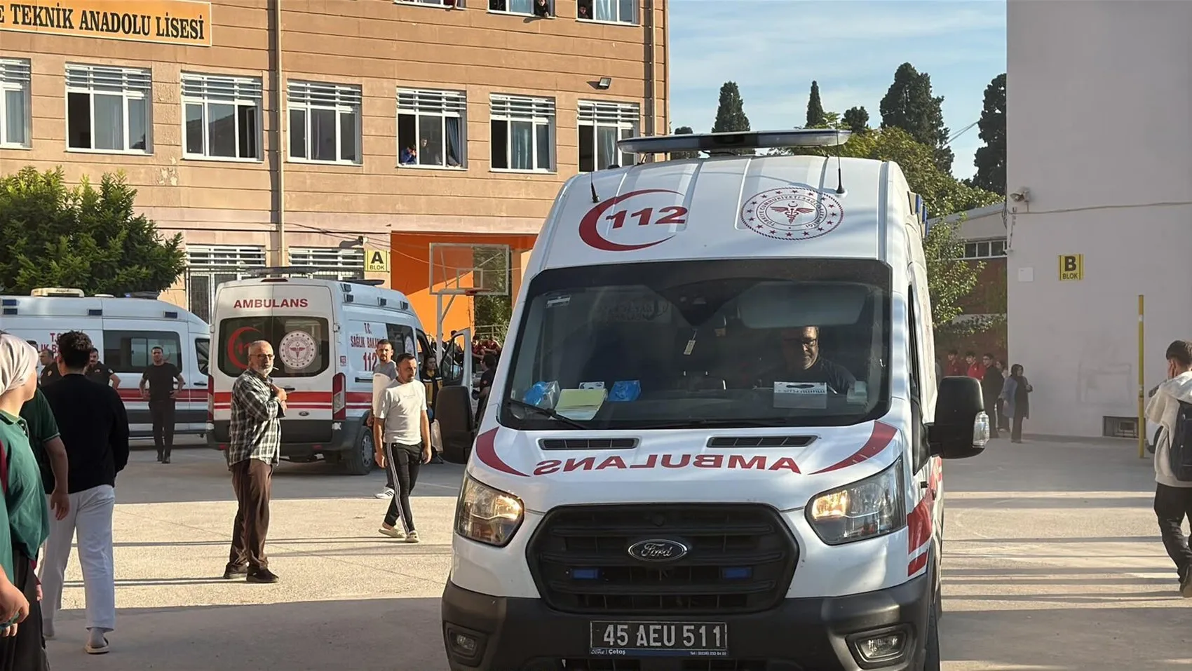 Turgutlu'da okul yolunda dehşet: 15 yaşındaki saldırganın tüfeğiyle 11 öğrenci yaralandı