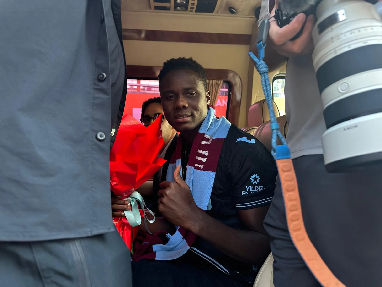 Bordo-Mavili Taraftarların Yeni Gözdesi Trabzon'a İndi: Franculino Dju'dan İlk Mesaj