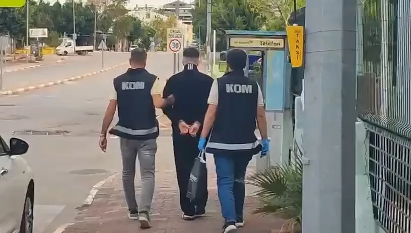 Antalya'da dijital dünyaya sızan suç ağlarına şafak operasyonu
