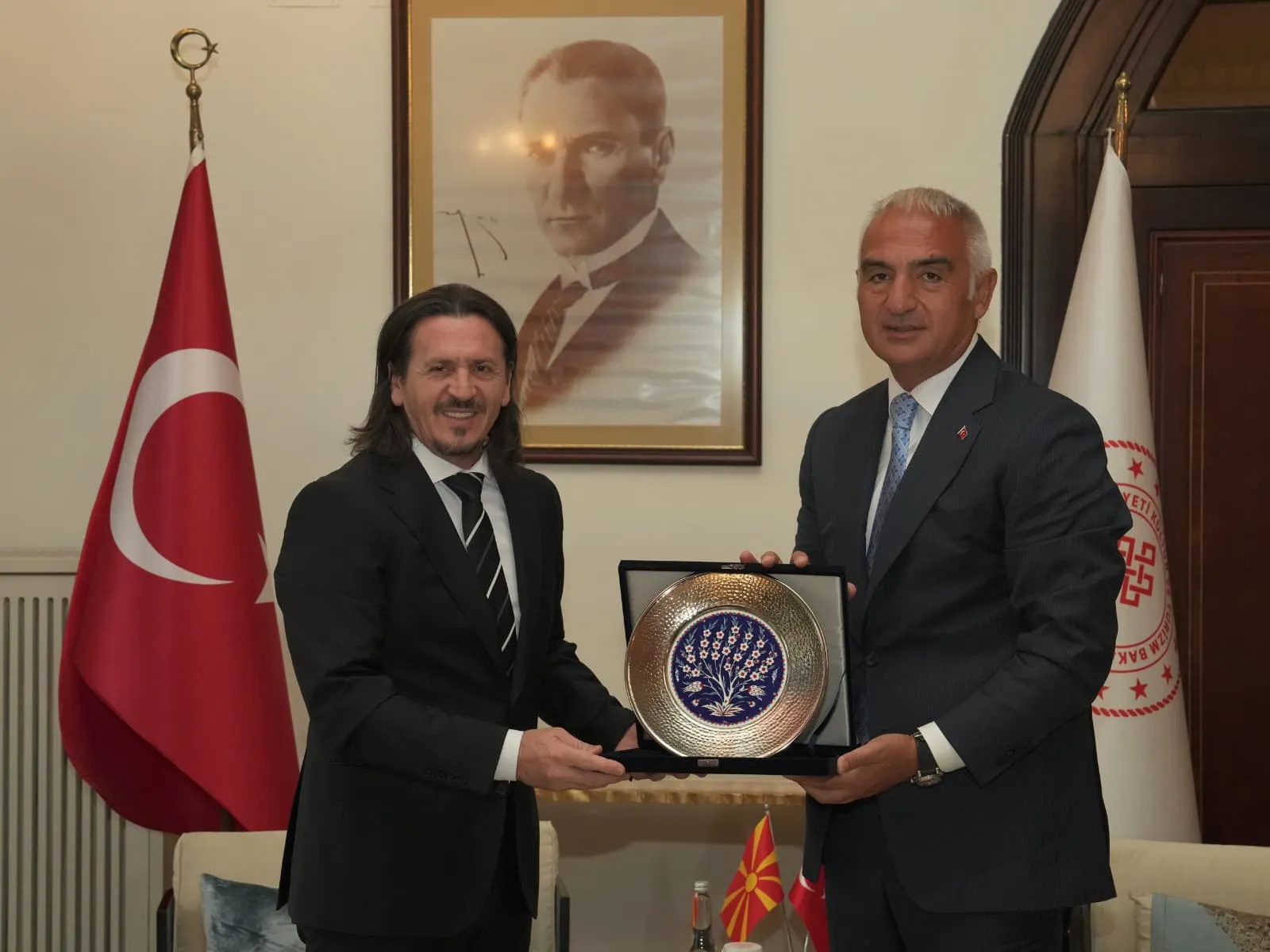 Ankara'da Tarihi Buluşma: İki Bakan Geçmişin İzlerini Paranın Yolculuğu Sergisinde Aradı