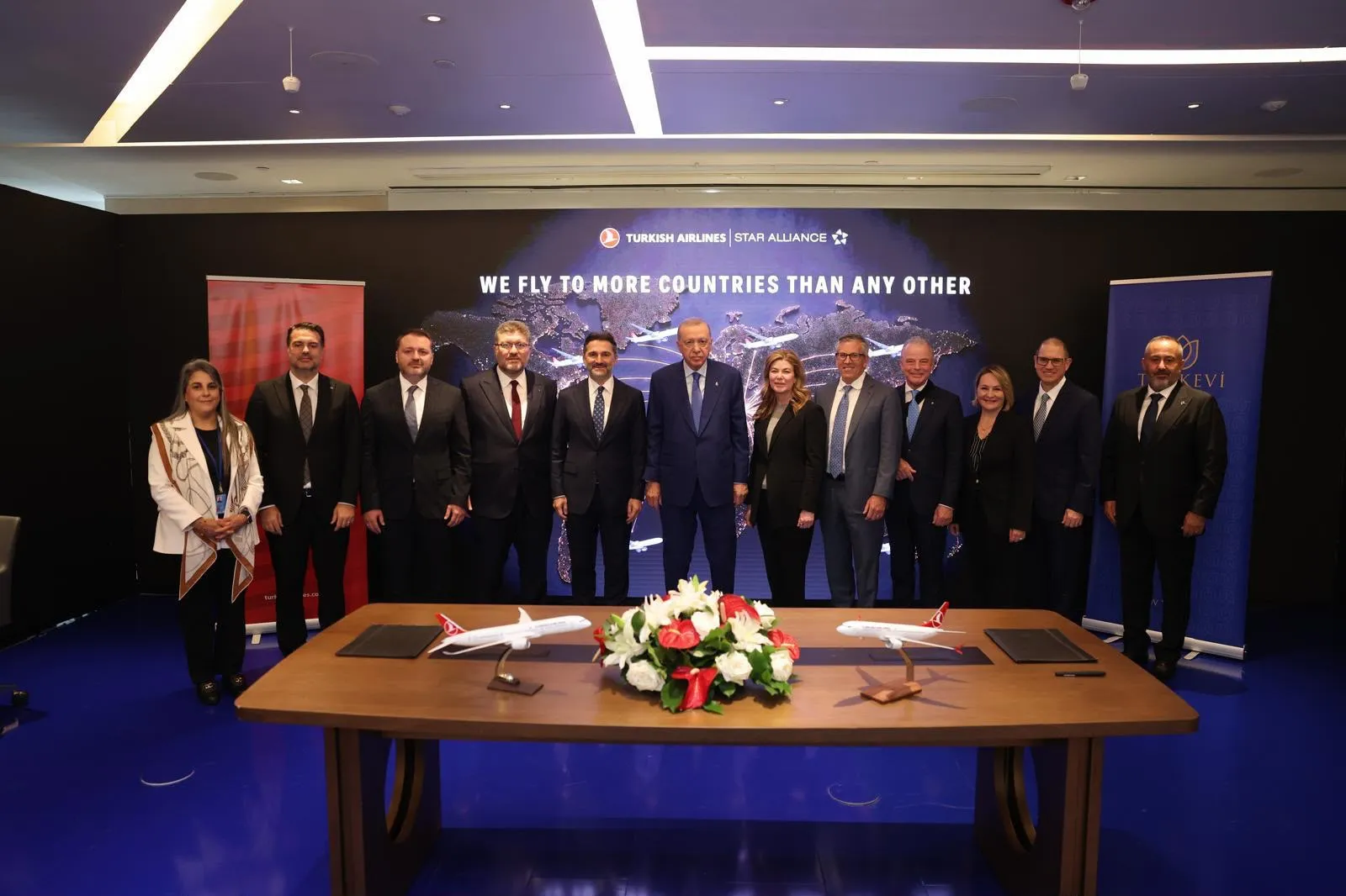 Türk Hava Yolları'ndan dev hamle: Boeing ile rekor kıran uçak anlaşması imzalandı
