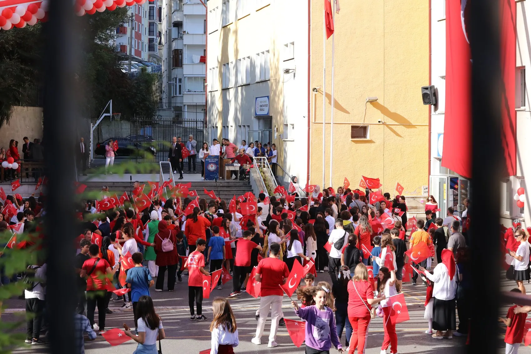 Okul zili çalmadan biyolojik saati kurun: Uzmanından velilere kritik uyku stratejisi