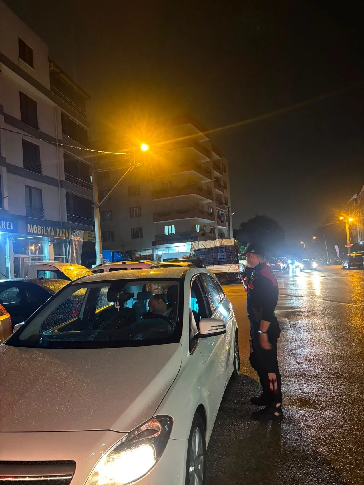 Bursa'da gece yarısı operasyonu: 1000 polis Gürsu'nun sokaklarını didik didik aradı