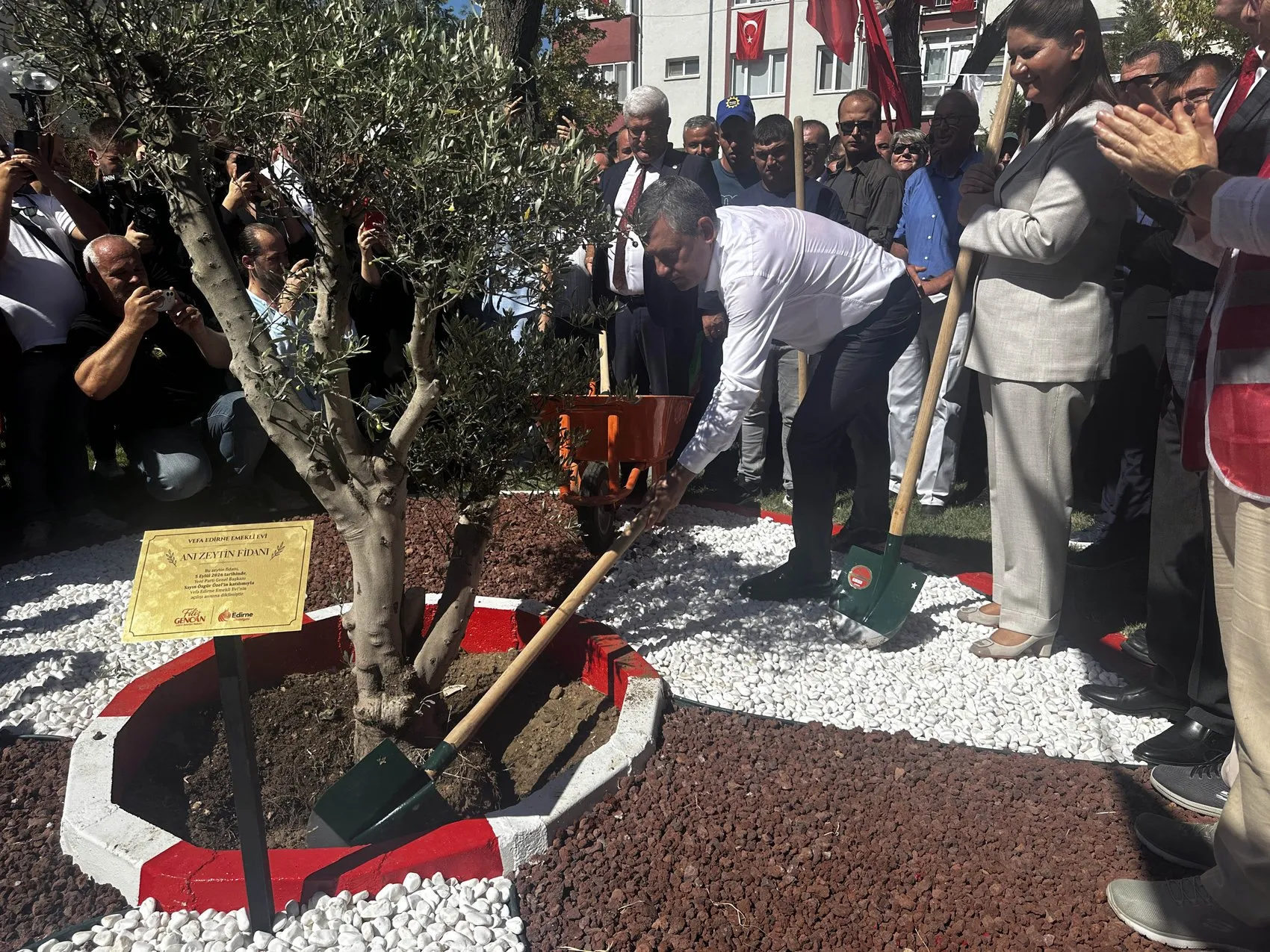 Yeni Parti'den otoyol hamlesi: İhaleye girecek firmalara iktidar uyarısı
