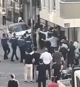Gelin alma merasimi bir anda ringe döndü: Havada uçan tekmeler kameralara yansıdı