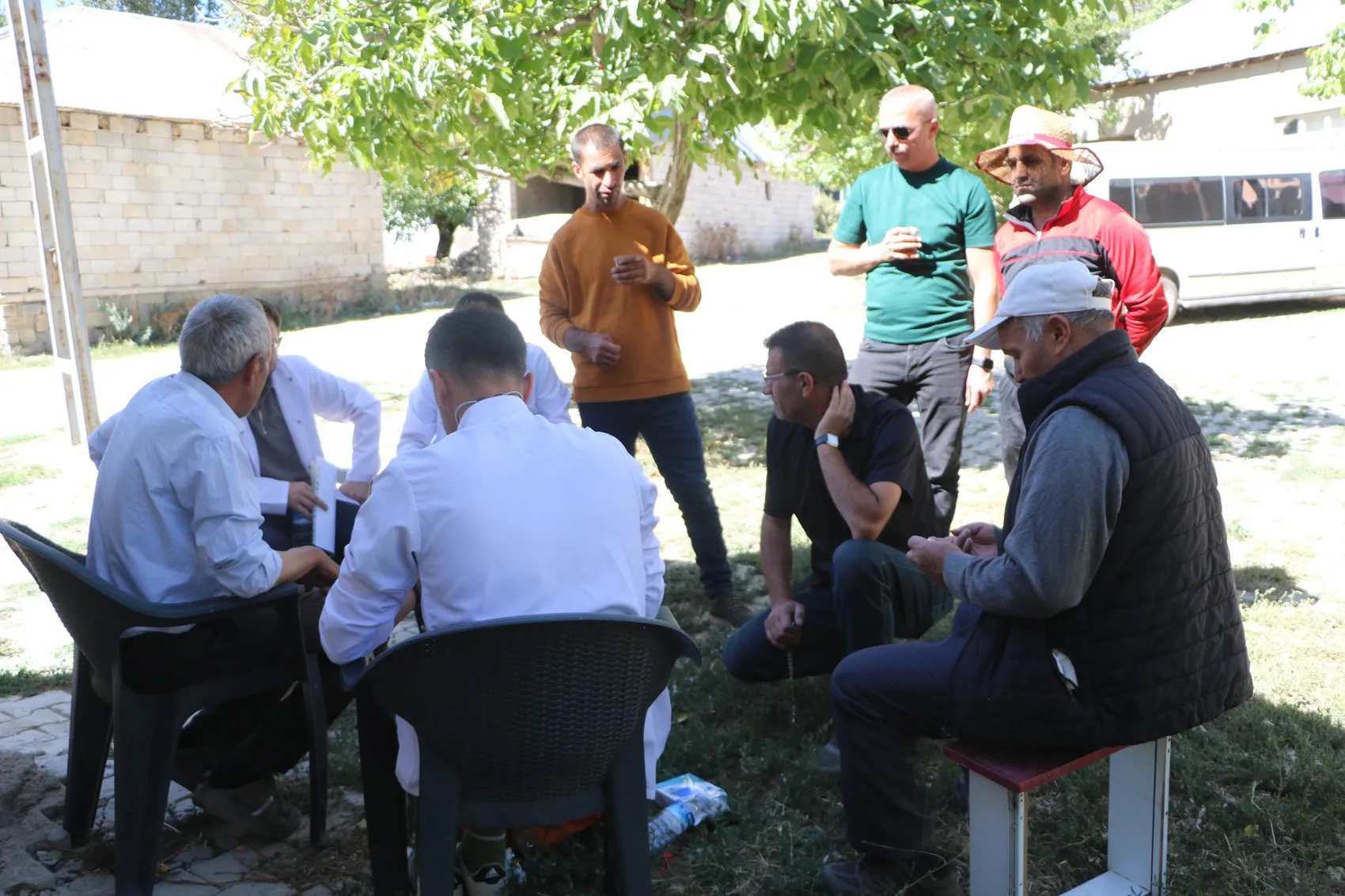 İran sınırının en uç noktasında sağlık seferberliği: Köy köy dolaşıp tarama yapıyorlar