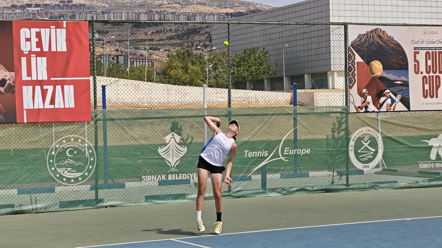 Cudi'nin Zirvesinde Tenis Rüzgarı: 5. Uluslararası Turnuva Şampiyonlarını Taçlandırdı