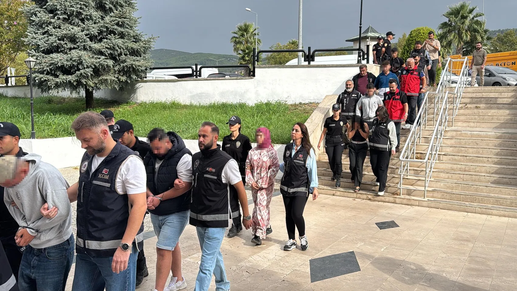 Muğla'da suç ağlarına büyük darbe: Kırmızı bültenle aranan elebaşının örgütü çökertildi