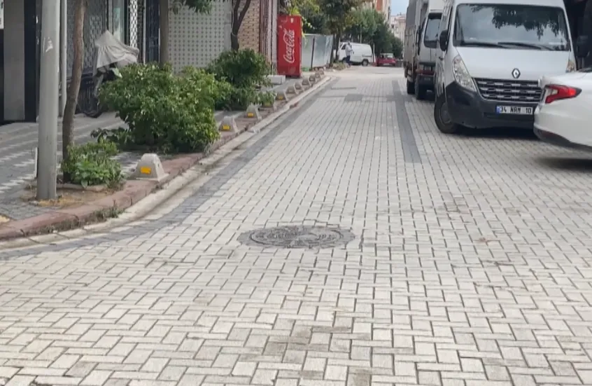 Zeytinburnu'nda korku dolu anlar: Kavşakta çarpışan araçlardan birinde çocuk yaralandı