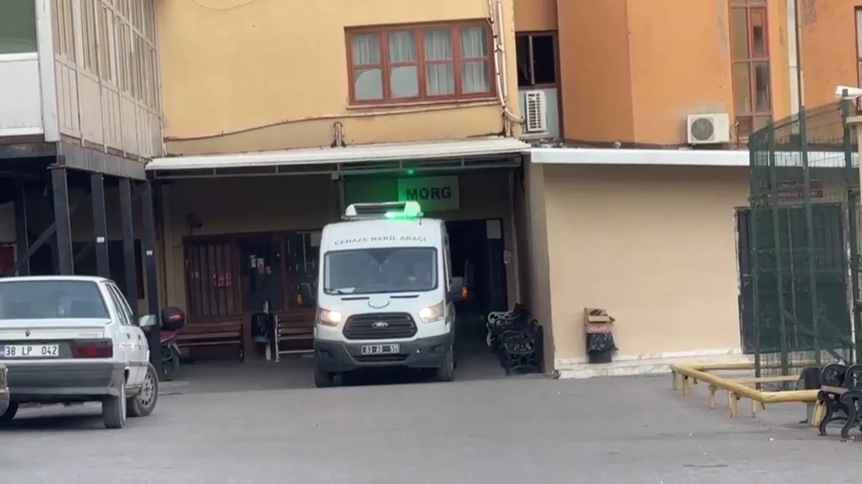 Suruç yolunda acı bilanço: Minibüs TIR'a çarptı, iki kişi hayatını kaybetti