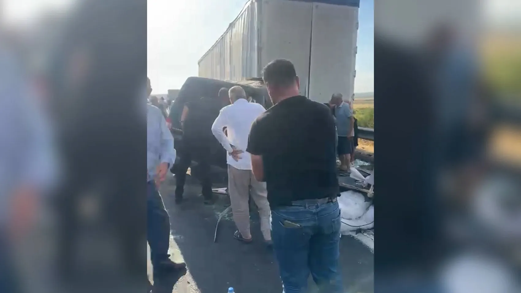 Suruç yolunda acı bilanço: Minibüs TIR'a çarptı, iki kişi hayatını kaybetti