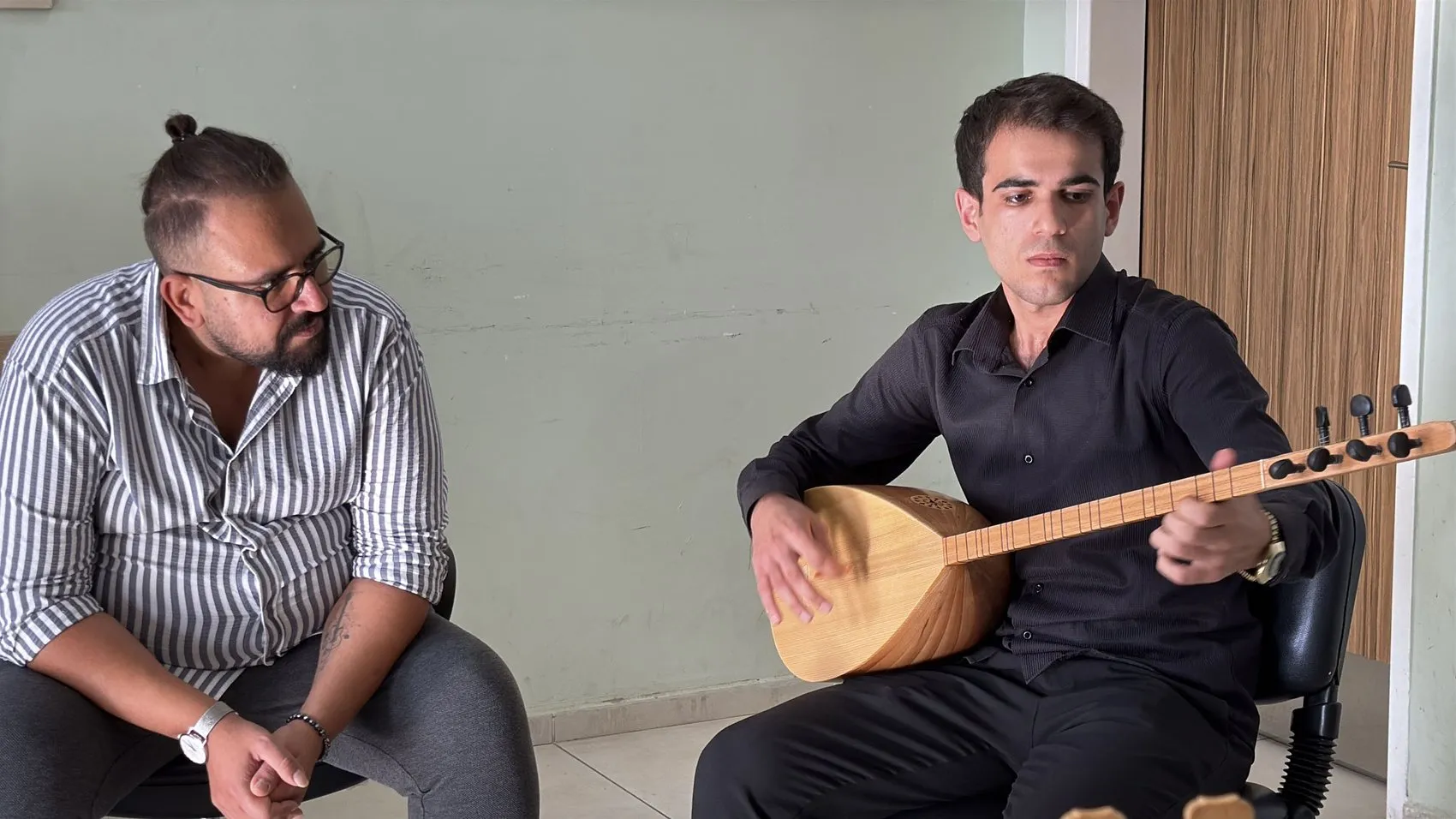 Midyat'ın müzik haritasını değiştiren öğretmen: 9 gencin hayallerine dokundu