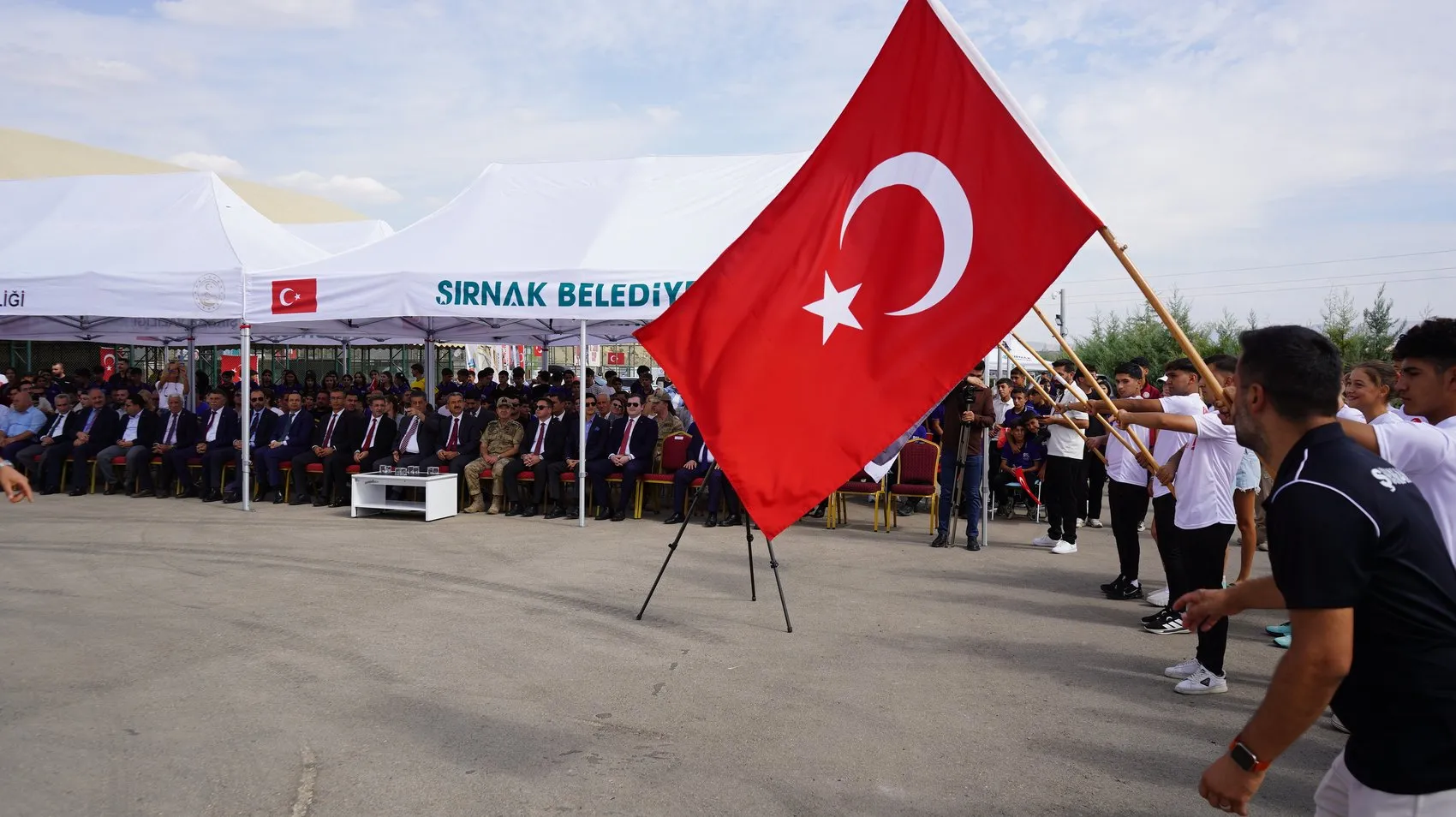 Cudi'nin Eteklerinde Raket Sesleri: Şırnak'ta Uluslararası Tenis Şöleni Başladı
