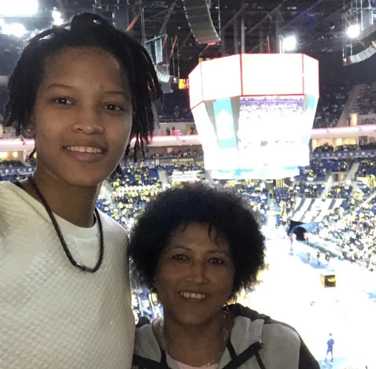 Melissa Vargas ın annesini görenler şaştı kaldı! İkizi gibi 3