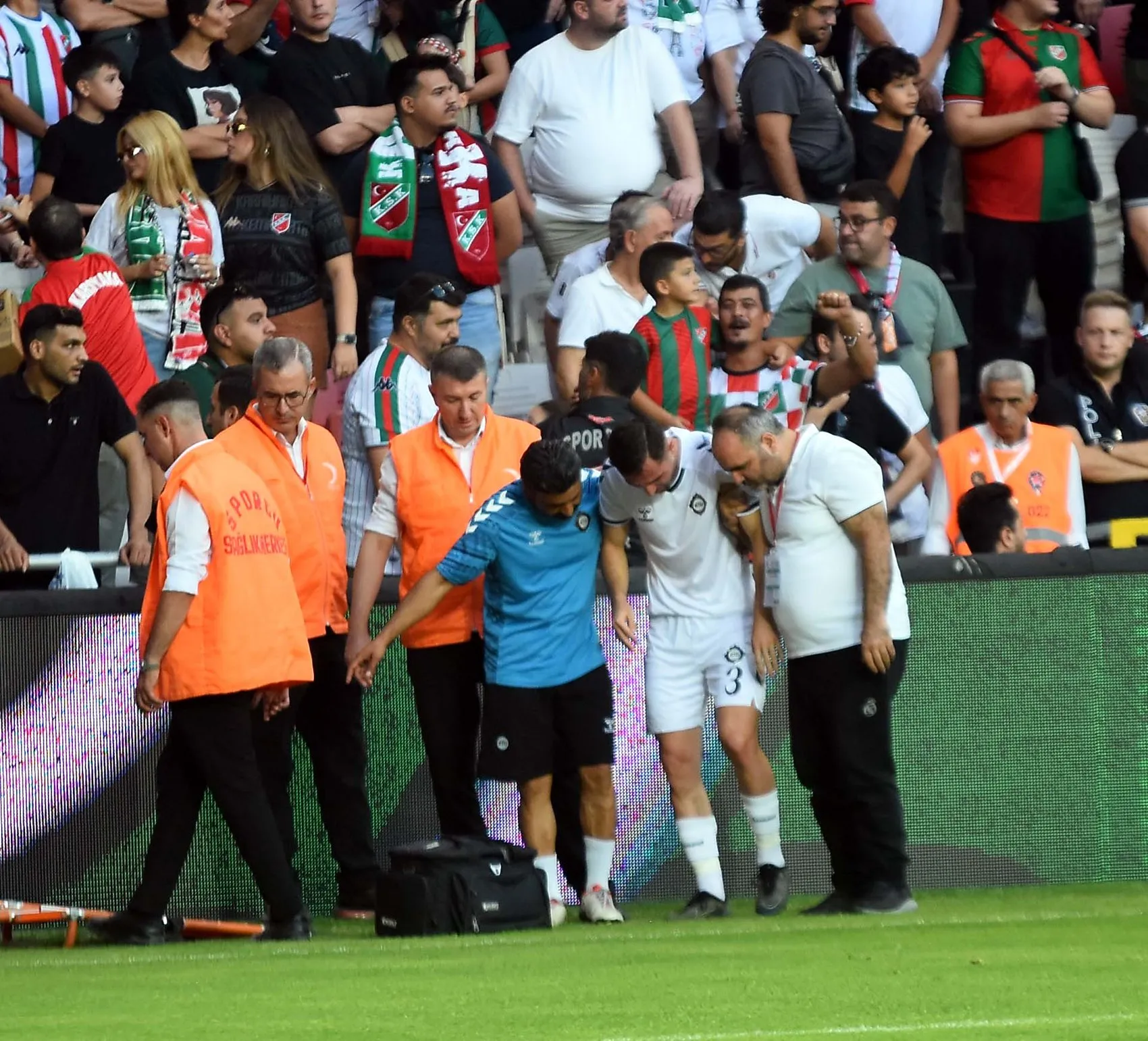 İzmir derbisinde pes etmeyen gençler: Altay imkansızı başarıyor