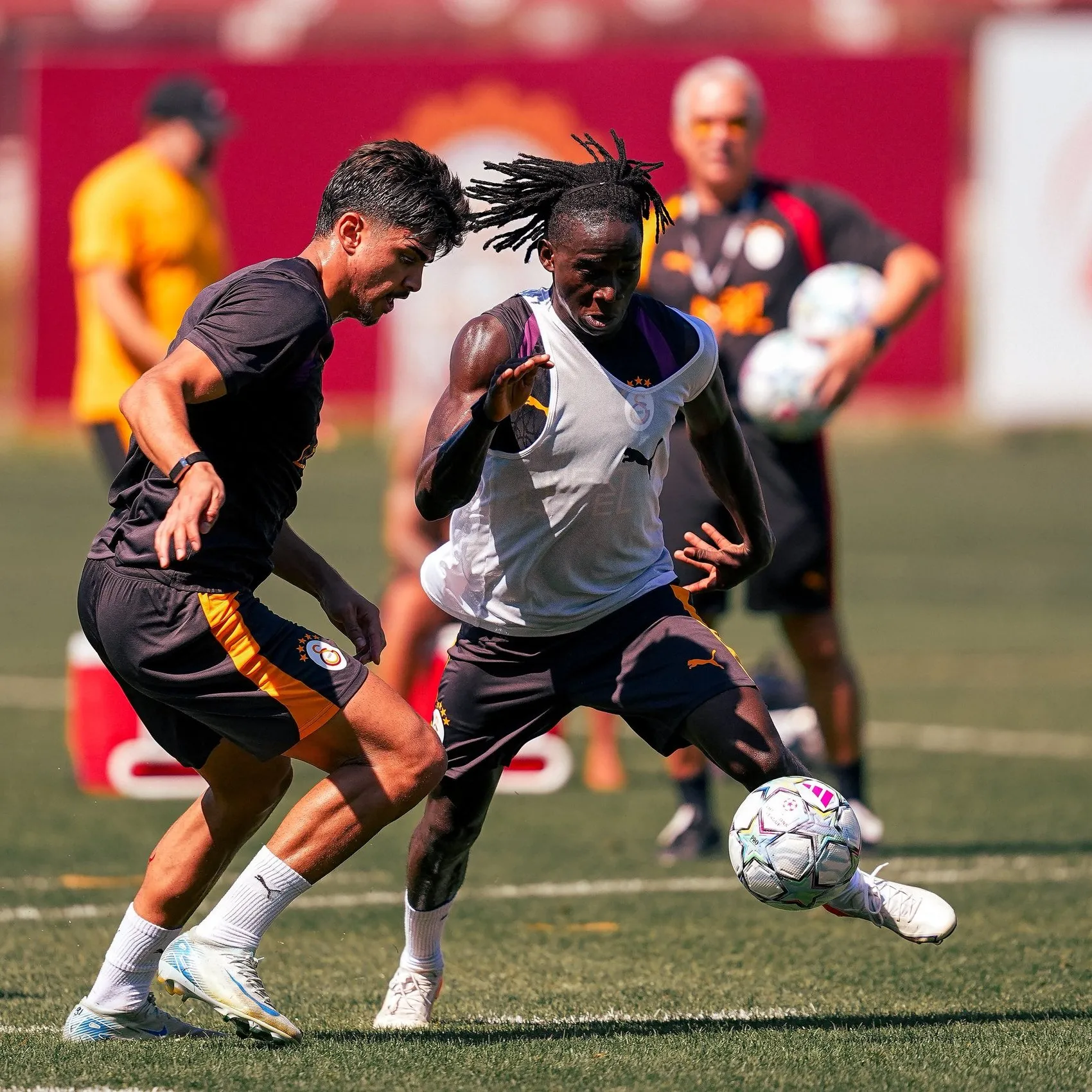 Galatasaray'da gözler yeni transferde: Bitshiabu ilk sınavını verdi